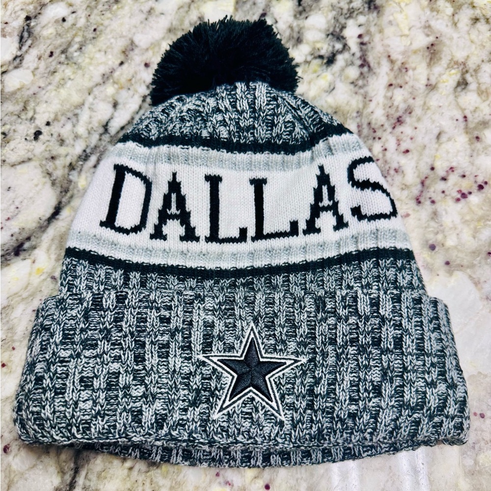 Dallas Cowboys Sideline New Era Pom Knit Beanie